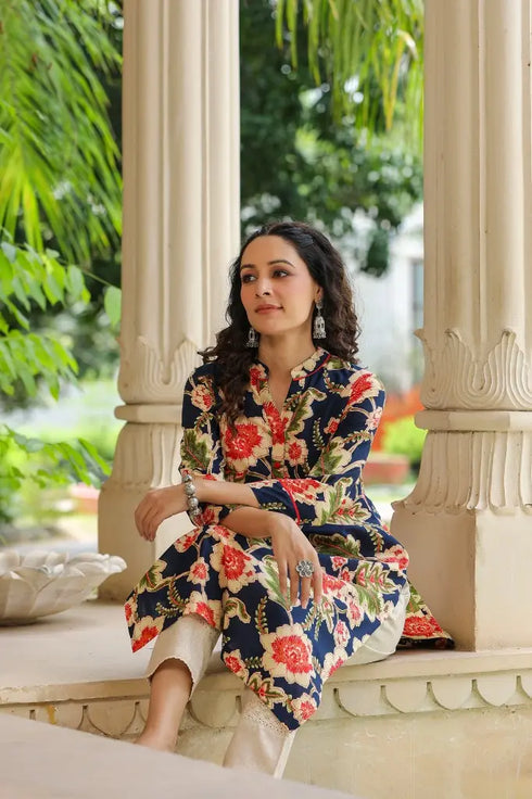 Women Navy Blue Floral Printed Mandarin Collar Pure Cotton Straight Kurta
